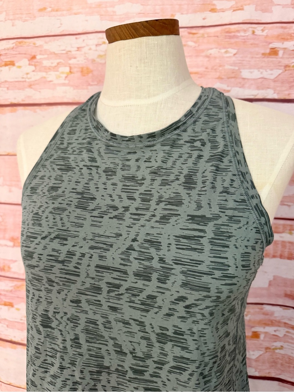 Athleta Ultimate Train Tank Green Patterned Racerback - Picture 3 of 6